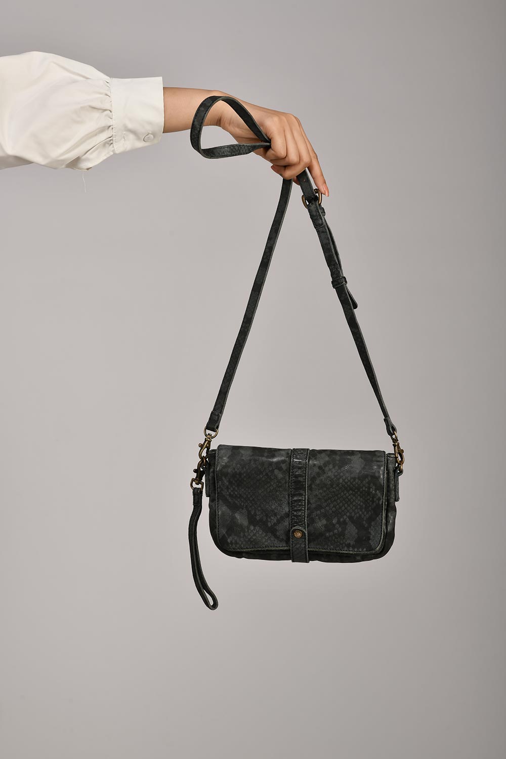 Exotic sling bag Clearance